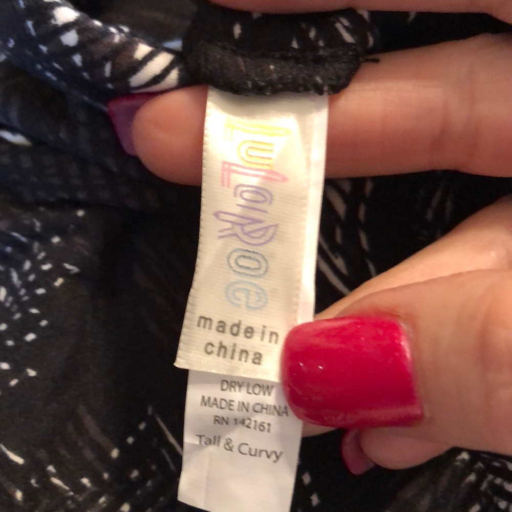 Lularoe Black/White Floral Pattern Leggings NWOT - Picture 3 of 3